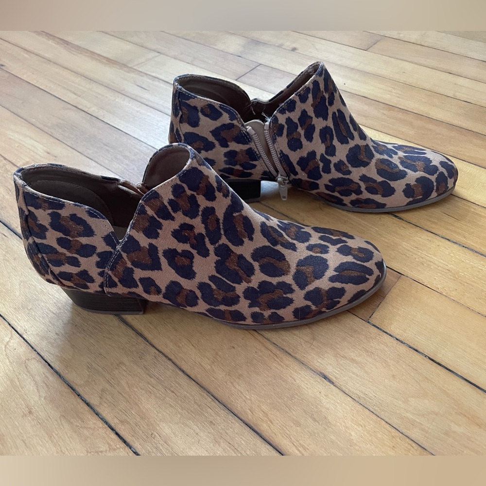 Women’s small heel ankle boots